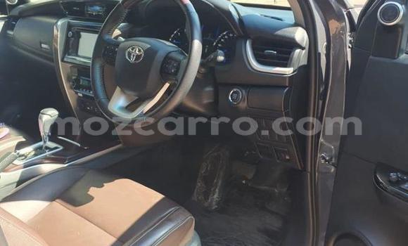Comprar Usado Toyota Fortuner De outros Carro em Zumbo em Tete