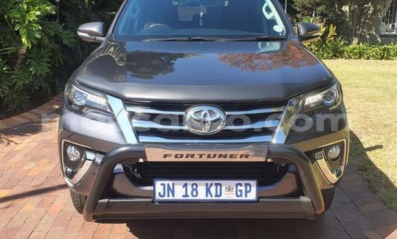 Tenga Tsaru Toyota Fortuner Zvimwe Mota in Zumbo in Tete Tenga Tsaru Toyota Fortuner Zvimwe Mota in Zumbo in Tete