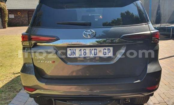 Tenga Tsaru Toyota Fortuner Zvimwe Mota in Zumbo in Tete Tenga Tsaru Toyota Fortuner Zvimwe Mota in Zumbo in Tete