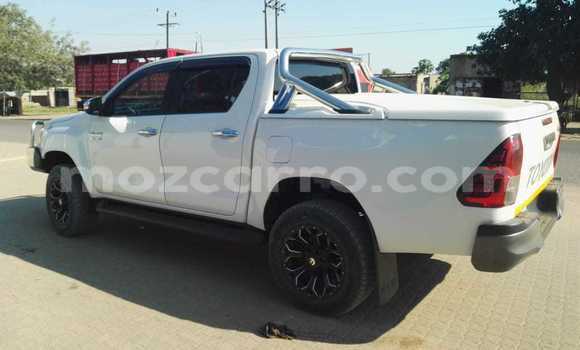 Nunua Ilio tumika Toyota Hiluxe Revo Nyeupe Gari ndani ya Mocambique nchini Nampula Nunua Ilio tumika Toyota Hiluxe Revo Nyeupe Gari ndani ya Mocambique nchini Nampula