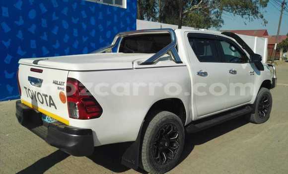 Nunua Ilio tumika Toyota Hiluxe Revo Nyeupe Gari ndani ya Mocambique nchini Nampula Nunua Ilio tumika Toyota Hiluxe Revo Nyeupe Gari ndani ya Mocambique nchini Nampula