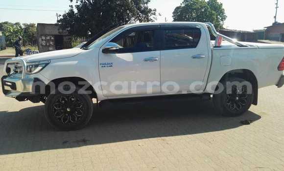 Nunua Ilio tumika Toyota Hiluxe Revo Nyeupe Gari ndani ya Mocambique nchini Nampula Nunua Ilio tumika Toyota Hiluxe Revo Nyeupe Gari ndani ya Mocambique nchini Nampula
