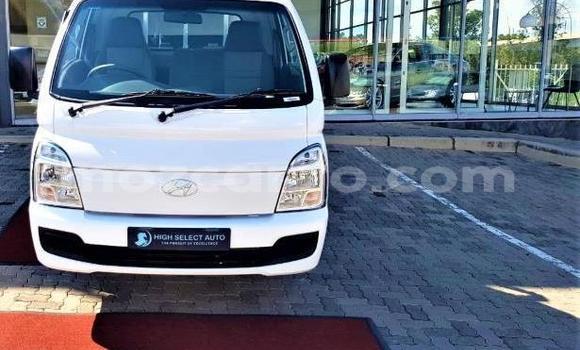 Comprar Usado Hyundai H1 Branco Carro em Maputo em Maputo Comprar Usado Hyundai H1 Branco Carro em Maputo em Maputo