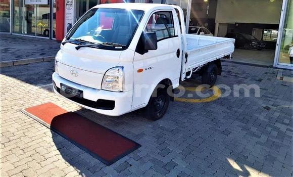 Comprar Usado Hyundai H1 Branco Carro em Maputo em Maputo Comprar Usado Hyundai H1 Branco Carro em Maputo em Maputo