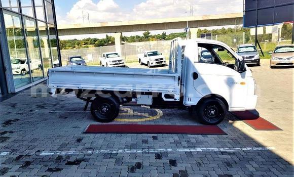 Comprar Usado Hyundai H1 Branco Carro em Maputo em Maputo Comprar Usado Hyundai H1 Branco Carro em Maputo em Maputo