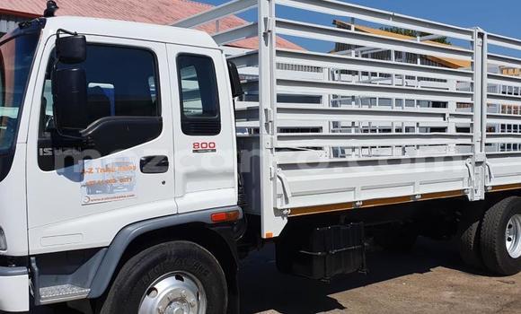 Comprar Usado Isuzu FTR 850 Branco Caminhão em Maputo em Maputo Comprar Usado Isuzu FTR 850 Branco Caminhão em Maputo em Maputo