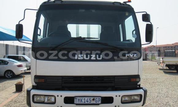 Comprar Usado Isuzu FTR 850 Branco Caminhão em Maputo em Maputo Comprar Usado Isuzu FTR 850 Branco Caminhão em Maputo em Maputo