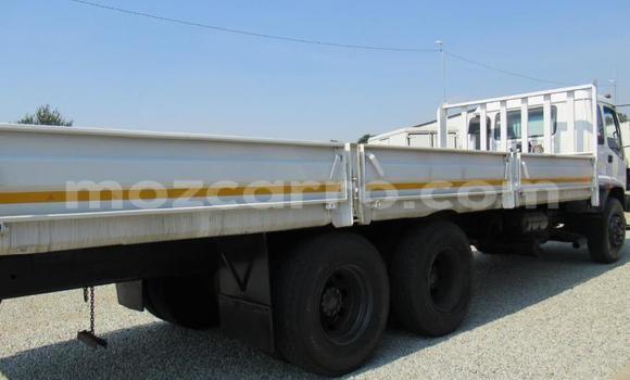 Comprar Usado Isuzu FTR 850 Branco Caminhão em Maputo em Maputo Comprar Usado Isuzu FTR 850 Branco Caminhão em Maputo em Maputo