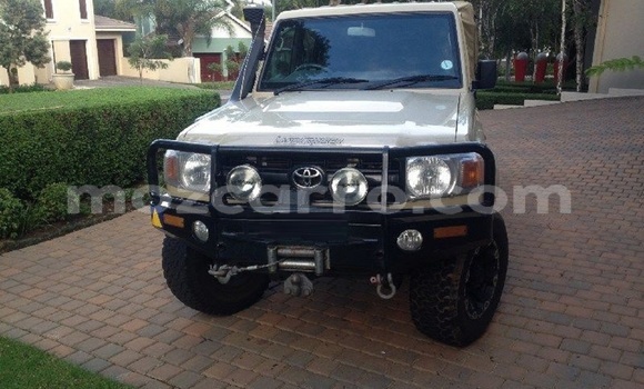 Buy Used Toyota Land Cruiser Beige Car in Maputo in Maputo Buy Used Toyota Land Cruiser Beige Car in Maputo in Maputo