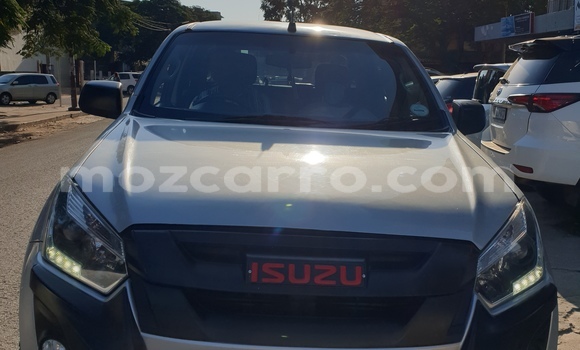 Nunua Ilio tumika Isuzu D-max X-Series Fedha Gari ndani ya Maputo nchini Maputo