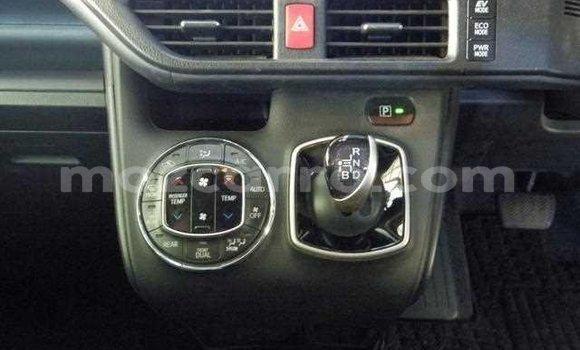 Buy Import Toyota Noah Other Car in Maputo in Maputo Buy Import Toyota Noah Other Car in Maputo in Maputo