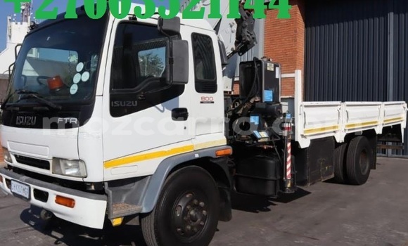 Comprar Usado Isuzu FTR 850 Branco Caminhão em Maputo em Maputo