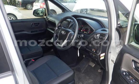 Tenga Imported Toyota Noah Zvimwe Mota in Maputo in Maputo Tenga Imported Toyota Noah Zvimwe Mota in Maputo in Maputo