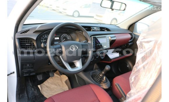 Comprar Importar Toyota Hilux Branco Carro em Import - Dubai em Cabo Delgado Comprar Importar Toyota Hilux Branco Carro em Import - Dubai em Cabo Delgado