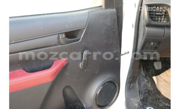 Comprar Importar Toyota Hilux Branco Carro em Import - Dubai em Cabo Delgado Comprar Importar Toyota Hilux Branco Carro em Import - Dubai em Cabo Delgado