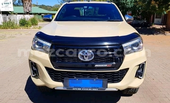 Comprar Usado Toyota Hilux Bege Carro em Catandica em Manica