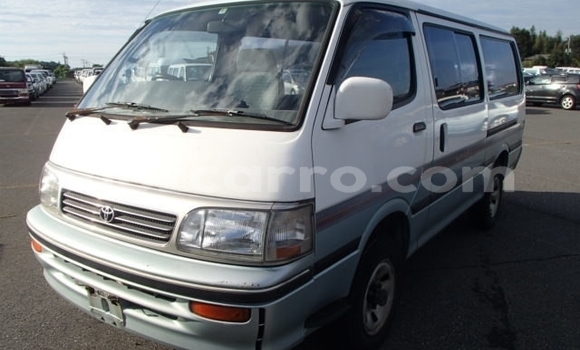 Tenga Tsaru Toyota Hiace Chena Mota in Maputo in Maputo