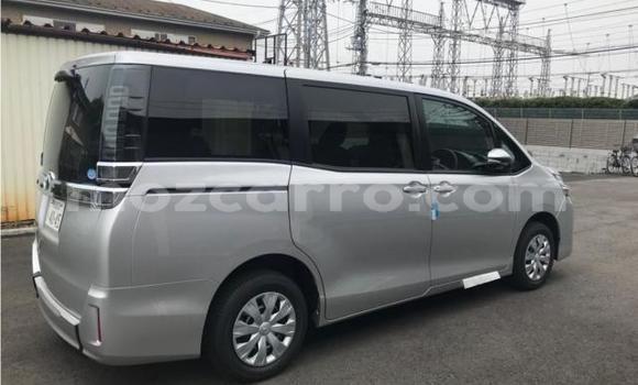 Nunua Imported Toyota Voxy Nyingine Gari ndani ya Maputo nchini Maputo Nunua Imported Toyota Voxy Nyingine Gari ndani ya Maputo nchini Maputo