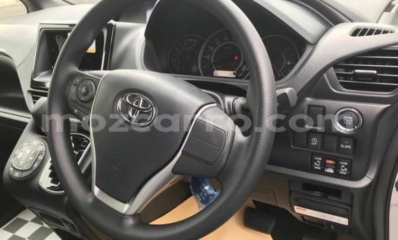 Nunua Imported Toyota Voxy Nyingine Gari ndani ya Maputo nchini Maputo Nunua Imported Toyota Voxy Nyingine Gari ndani ya Maputo nchini Maputo