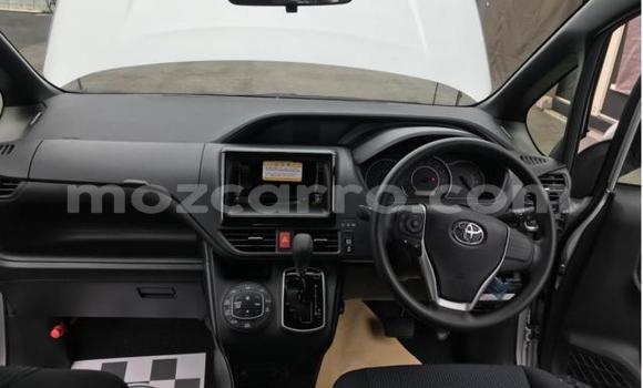 Nunua Imported Toyota Voxy Nyingine Gari ndani ya Maputo nchini Maputo Nunua Imported Toyota Voxy Nyingine Gari ndani ya Maputo nchini Maputo