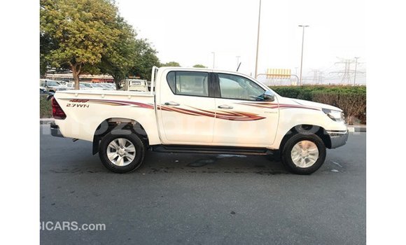 Comprar Importar Toyota Hilux Branco Carro em Import - Dubai em Cabo Delgado Comprar Importar Toyota Hilux Branco Carro em Import - Dubai em Cabo Delgado