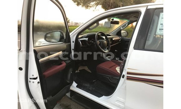 Comprar Importar Toyota Hilux Branco Carro em Import - Dubai em Cabo Delgado Comprar Importar Toyota Hilux Branco Carro em Import - Dubai em Cabo Delgado