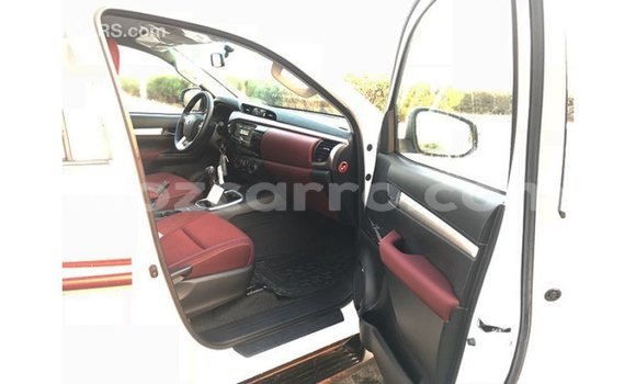 Comprar Importar Toyota Hilux Branco Carro em Import - Dubai em Cabo Delgado Comprar Importar Toyota Hilux Branco Carro em Import - Dubai em Cabo Delgado