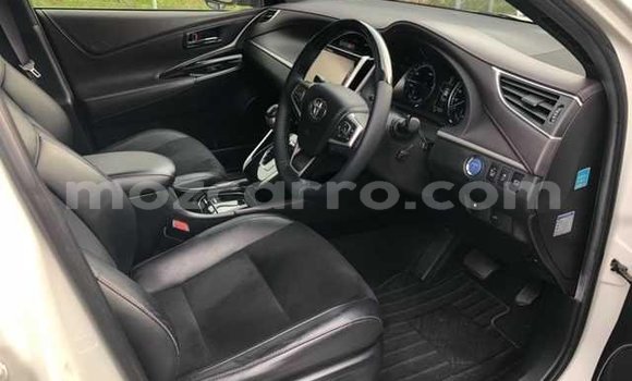 Buy Import Toyota Harrier White Car in Maputo in Maputo Buy Import Toyota Harrier White Car in Maputo in Maputo
