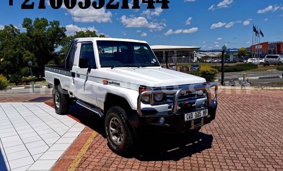 Comprar Usado Toyota Land Cruiser Branco Carro em Maputo em Maputo Comprar Usado Toyota Land Cruiser Branco Carro em Maputo em Maputo