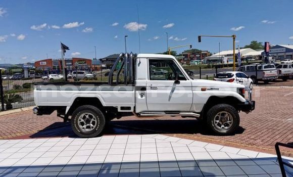 Comprar Usado Toyota Land Cruiser Branco Carro em Maputo em Maputo Comprar Usado Toyota Land Cruiser Branco Carro em Maputo em Maputo