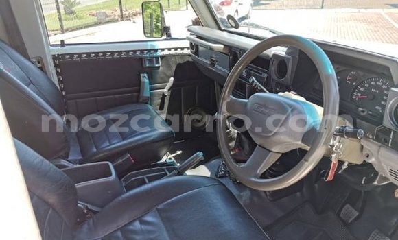 Comprar Usado Toyota Land Cruiser Branco Carro em Maputo em Maputo Comprar Usado Toyota Land Cruiser Branco Carro em Maputo em Maputo