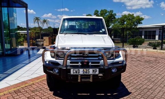 Comprar Usado Toyota Land Cruiser Branco Carro em Maputo em Maputo Comprar Usado Toyota Land Cruiser Branco Carro em Maputo em Maputo