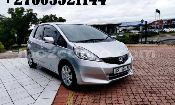 Nunua Ilio tumika Honda Jazz Fedha Gari ndani ya Maputo nchini Maputo Nunua Ilio tumika Honda Jazz Fedha Gari ndani ya Maputo nchini Maputo