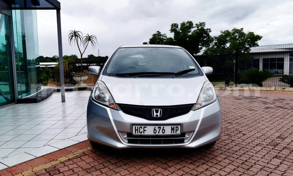 Comprar Usado Honda Jazz Prata Carro em Maputo em Maputo Comprar Usado Honda Jazz Prata Carro em Maputo em Maputo