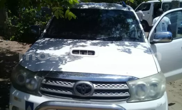 Tenga Tsaru Toyota Fortuner Chena Mota in Maputo in Maputo