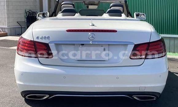 Comprar Importar Mercedes-Benz E-Classe Branco Carro em Maputo em Maputo Comprar Importar Mercedes-Benz E-Classe Branco Carro em Maputo em Maputo