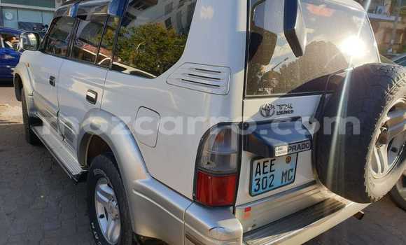 Nunua Ilio tumika Toyota Land Cruiser Prado Nyeupe Gari ndani ya Mocambique nchini Nampula Nunua Ilio tumika Toyota Land Cruiser Prado Nyeupe Gari ndani ya Mocambique nchini Nampula