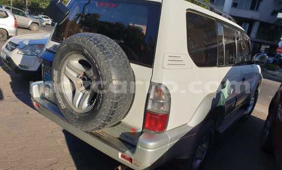 Nunua Ilio tumika Toyota Land Cruiser Prado Nyeupe Gari ndani ya Mocambique nchini Nampula Nunua Ilio tumika Toyota Land Cruiser Prado Nyeupe Gari ndani ya Mocambique nchini Nampula