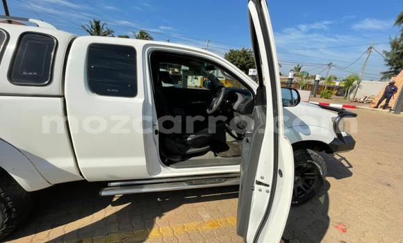 Nunua Ilio tumika Toyota Hilux Nyeupe Gari ndani ya Maputo nchini Maputo Nunua Ilio tumika Toyota Hilux Nyeupe Gari ndani ya Maputo nchini Maputo