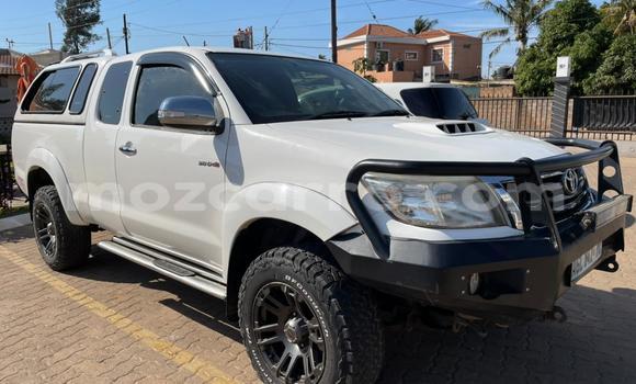 Nunua Ilio tumika Toyota Hilux Nyeupe Gari ndani ya Maputo nchini Maputo Nunua Ilio tumika Toyota Hilux Nyeupe Gari ndani ya Maputo nchini Maputo