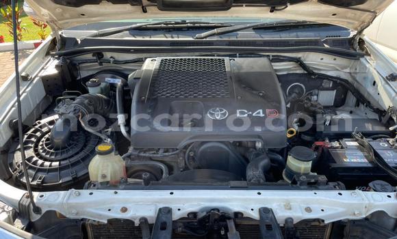 Nunua Ilio tumika Toyota Hilux Nyeupe Gari ndani ya Maputo nchini Maputo Nunua Ilio tumika Toyota Hilux Nyeupe Gari ndani ya Maputo nchini Maputo