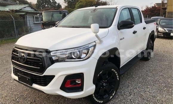 Nunua Imported Toyota Hilux Nyingine Gari ndani ya Maputo nchini Maputo