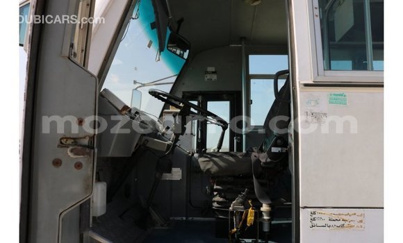 Comprar Importar TATA Xenon Branco Carro em Import - Dubai em Cabo Delgado