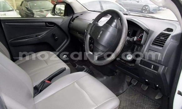 Nunua Ilio tumika Isuzu D-MAX Nyeupe Gari ndani ya Mabalane nchini Gaza Nunua Ilio tumika Isuzu D-MAX Nyeupe Gari ndani ya Mabalane nchini Gaza