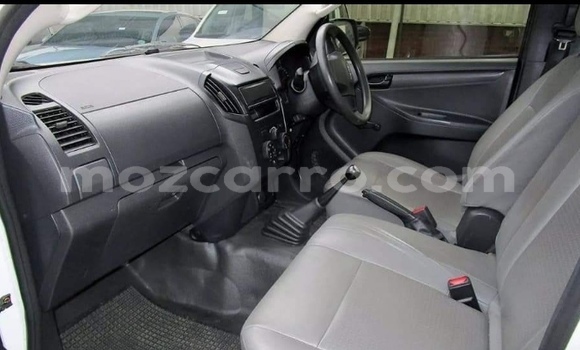 Nunua Ilio tumika Isuzu D-MAX Nyeupe Gari ndani ya Mabalane nchini Gaza Nunua Ilio tumika Isuzu D-MAX Nyeupe Gari ndani ya Mabalane nchini Gaza