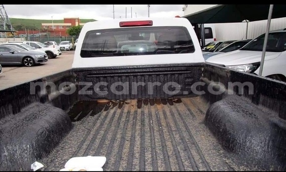 Nunua Ilio tumika Isuzu D-MAX Nyeupe Gari ndani ya Mabalane nchini Gaza Nunua Ilio tumika Isuzu D-MAX Nyeupe Gari ndani ya Mabalane nchini Gaza