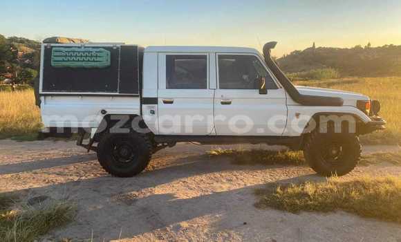Nunua Ilio tumika Toyota Land Cruiser Nyeupe Gari ndani ya Maputo nchini Maputo Nunua Ilio tumika Toyota Land Cruiser Nyeupe Gari ndani ya Maputo nchini Maputo