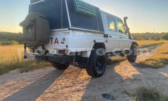 Comprar Usado Toyota Land Cruiser Branco Carro em Maputo em Maputo Comprar Usado Toyota Land Cruiser Branco Carro em Maputo em Maputo