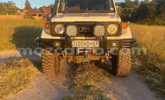 Comprar Usado Toyota Land Cruiser Branco Carro em Maputo em Maputo Comprar Usado Toyota Land Cruiser Branco Carro em Maputo em Maputo