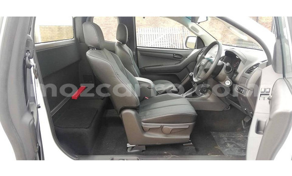 Tenga Tsaru Isuzu KB Chena Mota in Maputo in Maputo Tenga Tsaru Isuzu KB Chena Mota in Maputo in Maputo